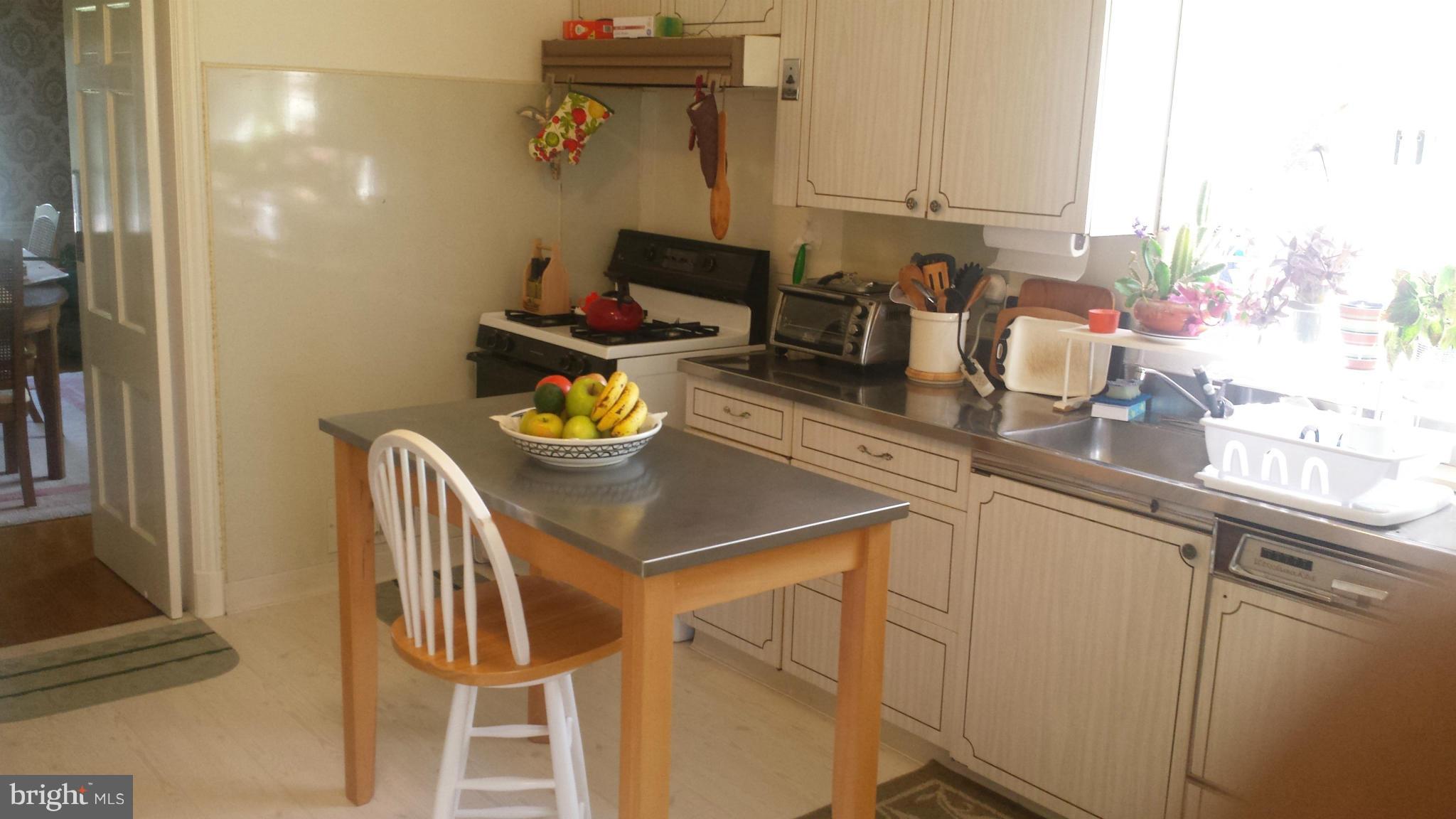 209 Churchwardens Road Baltimore, MD 21212 - Photo 18 of 30 Kitchen