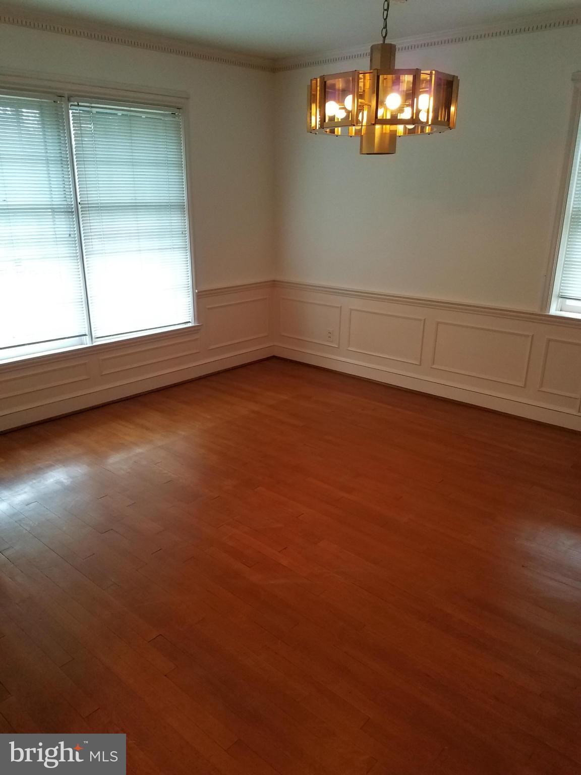 209 Churchwardens Road Baltimore, MD 21212 - Photo 8 of 30 Dining Room