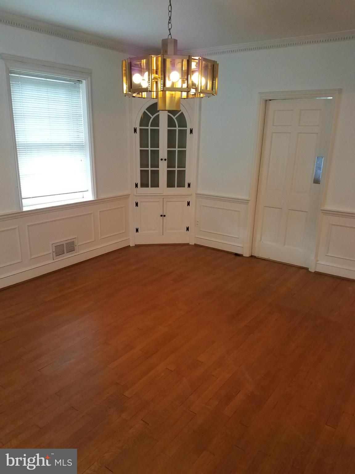 209 Churchwardens Road Baltimore, MD 21212 - Photo 9 of 30 Dining Room