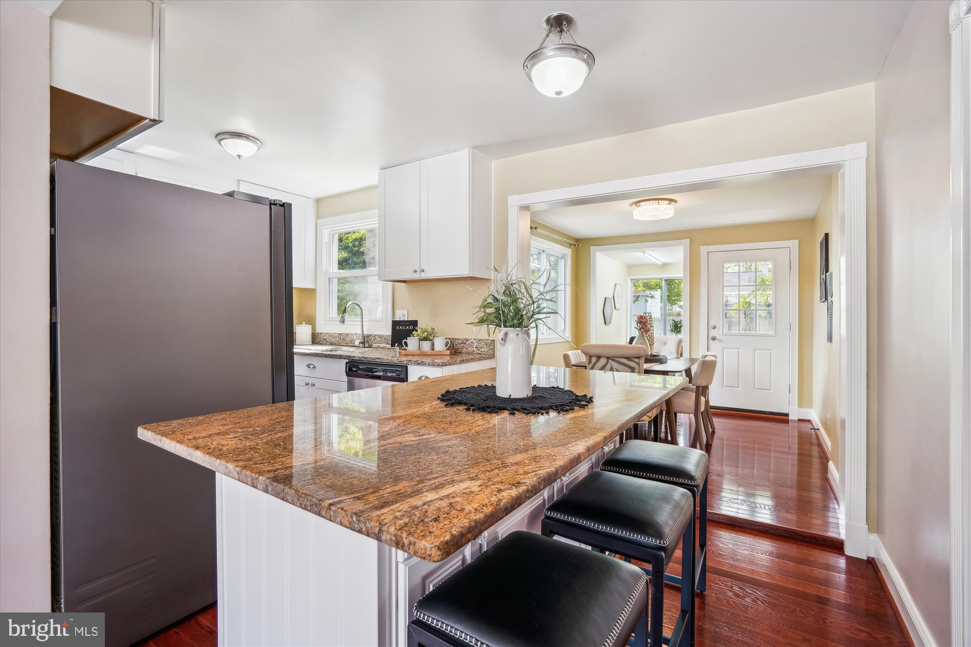 2007 Bay Ridge Avenue Annapolis, MD 21403 - Photo 8 of 69 Breakfast nook / Island with granite countertop