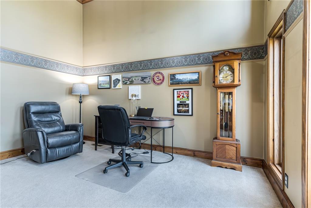 8336 Rosehill Road Lenexa, KS 66215 - Photo 3 of 55