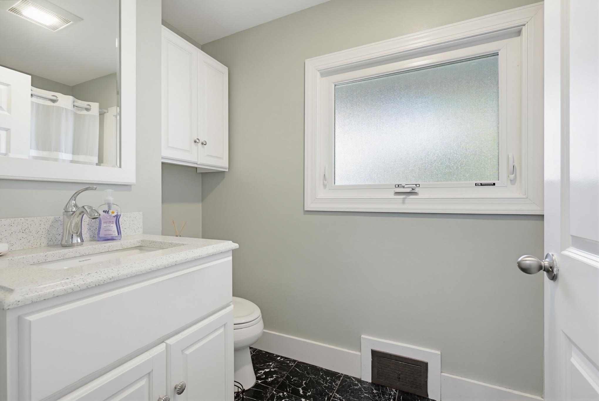 42 Kenney Street Manchester, NH 03103 - Photo 15 of 26