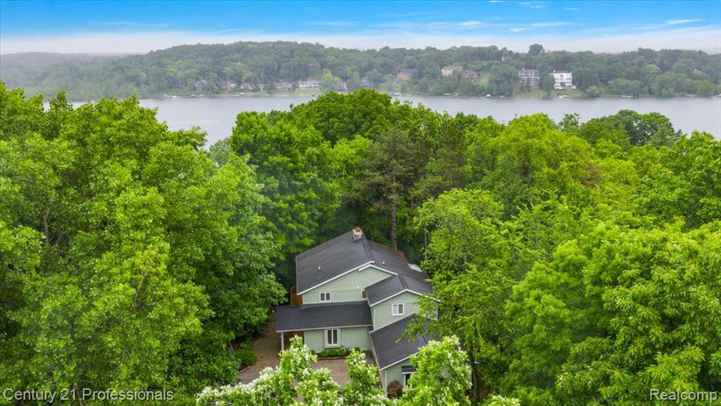 7340 Deer Lake Road Clarkston, MI 48346 - Photo 2 of 63