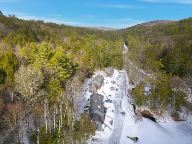 $254,000 | 574 Willard Road, Hartford, VT 05059