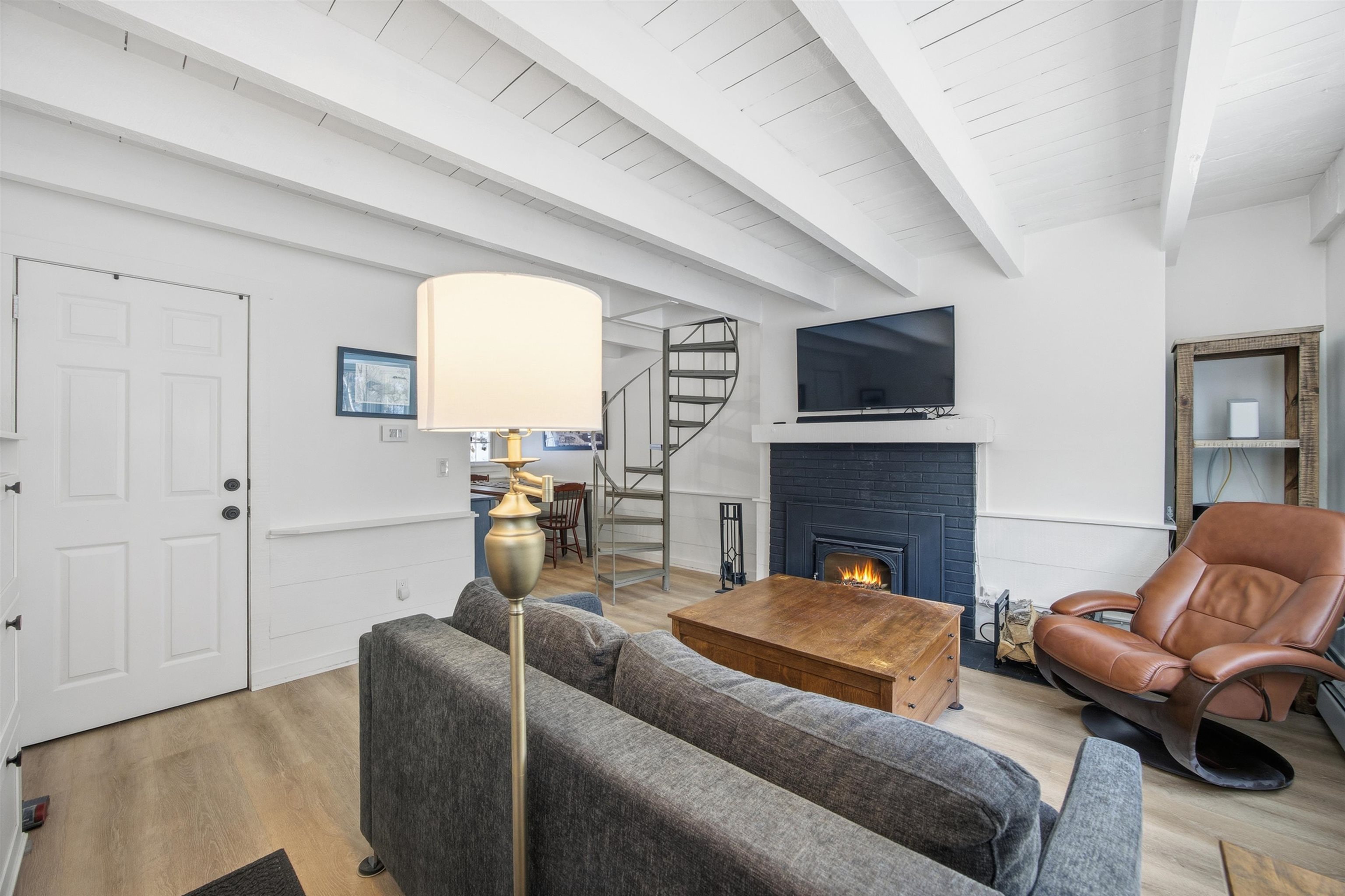 574 Willard Road Hartford, VT 05059 - Photo 7 of 32