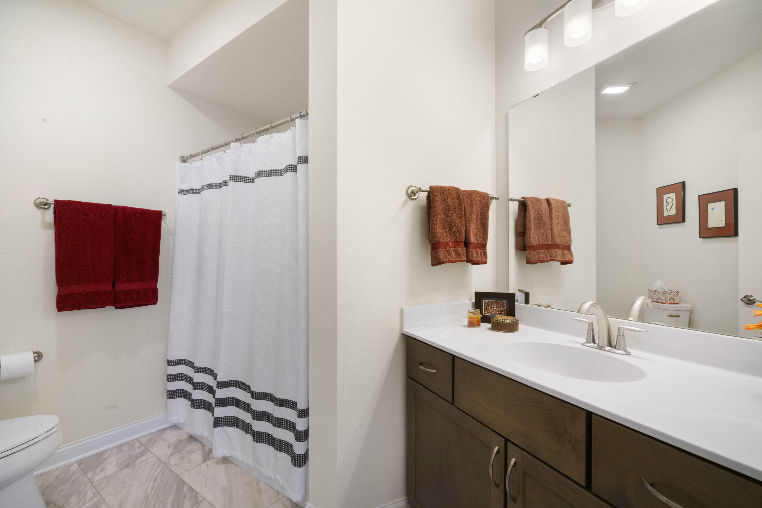 4417 Creekside Pass Brookfield, WI 53005 - Photo 14 of 25 Main Bath