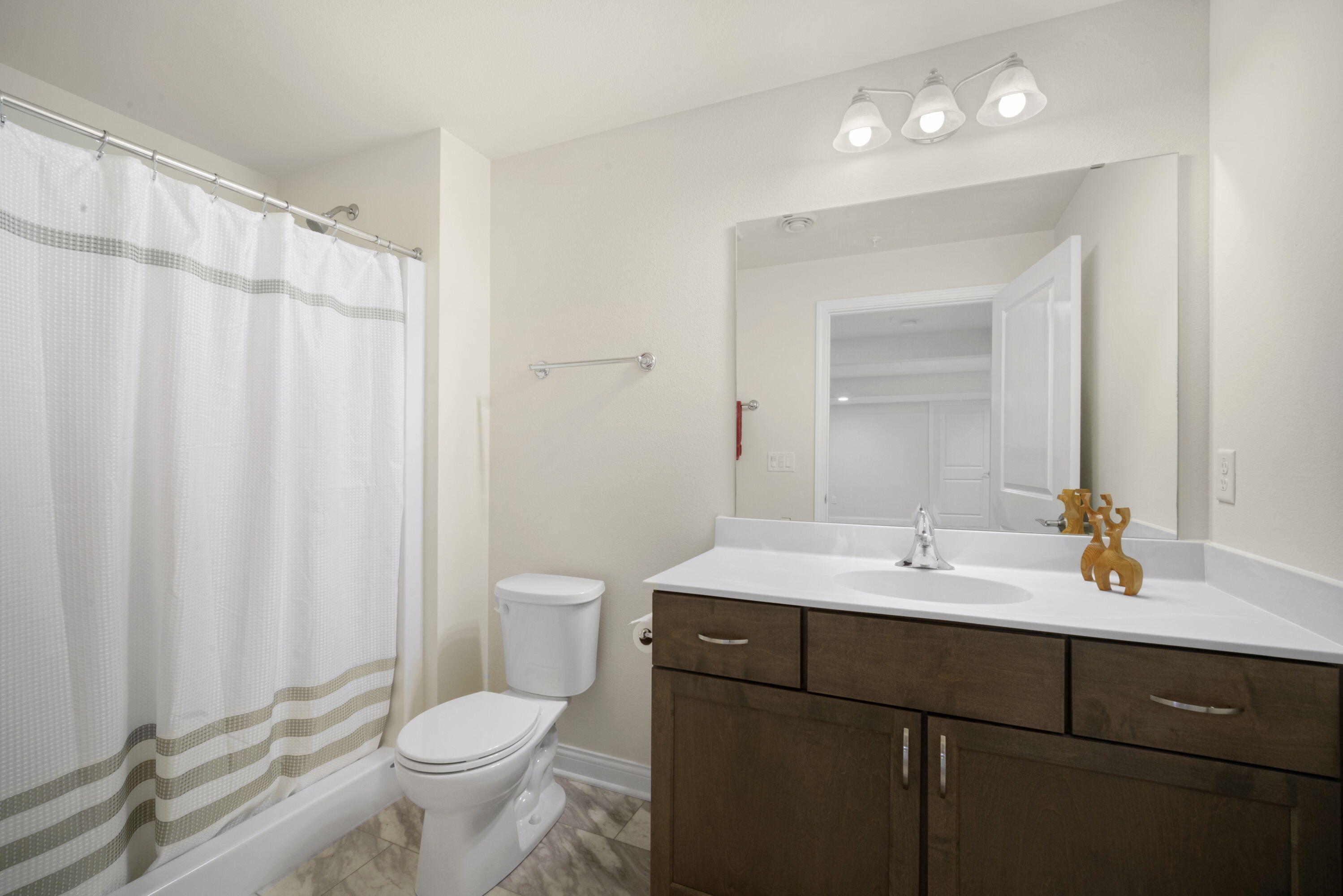 4417 Creekside Pass Brookfield, WI 53005 - Photo 20 of 25 3rd Bath