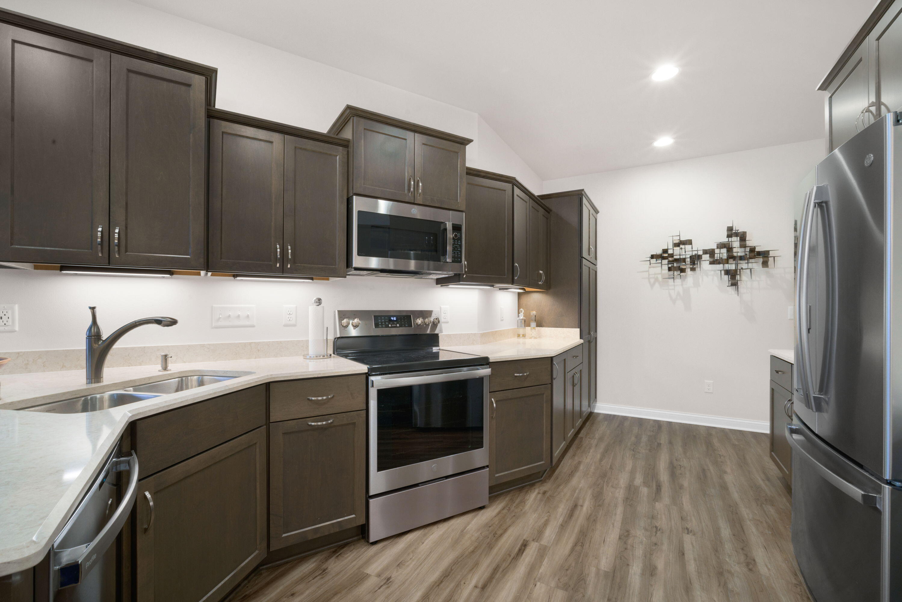 4417 Creekside Pass Brookfield, WI 53005 - Photo 5 of 25 Custom Lighting