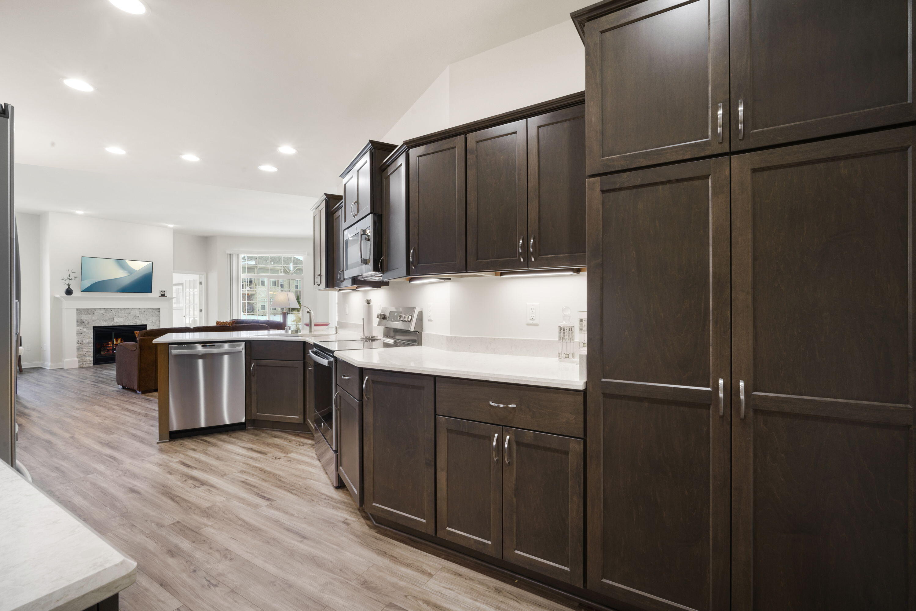 4417 Creekside Pass Brookfield, WI 53005 - Photo 6 of 25 Kitchen