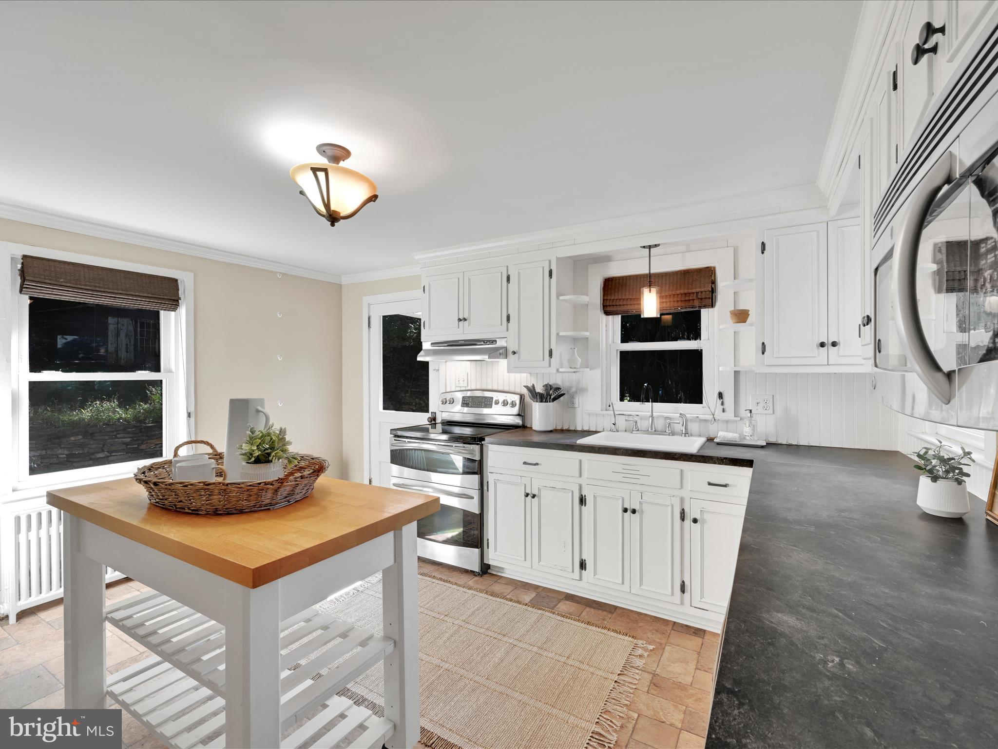 925 Old Road Strasburg, PA 17579 - Photo 11 of 37 Kitchen