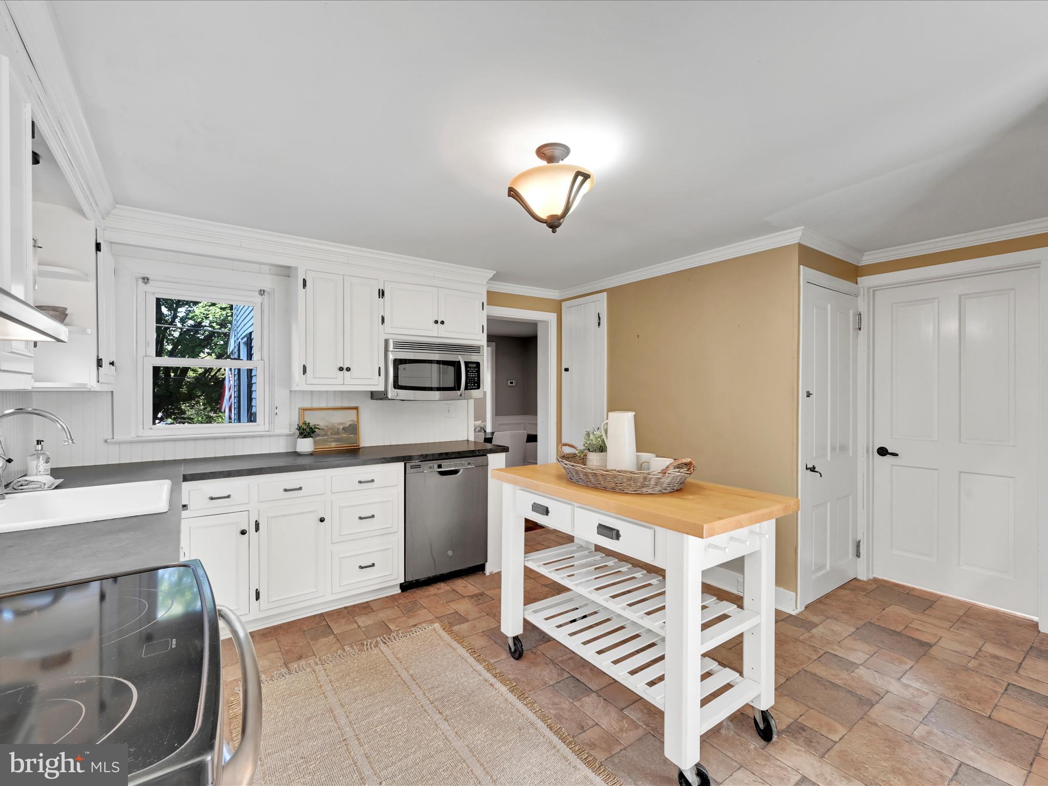 925 Old Road Strasburg, PA 17579 - Photo 13 of 37 Kitchen