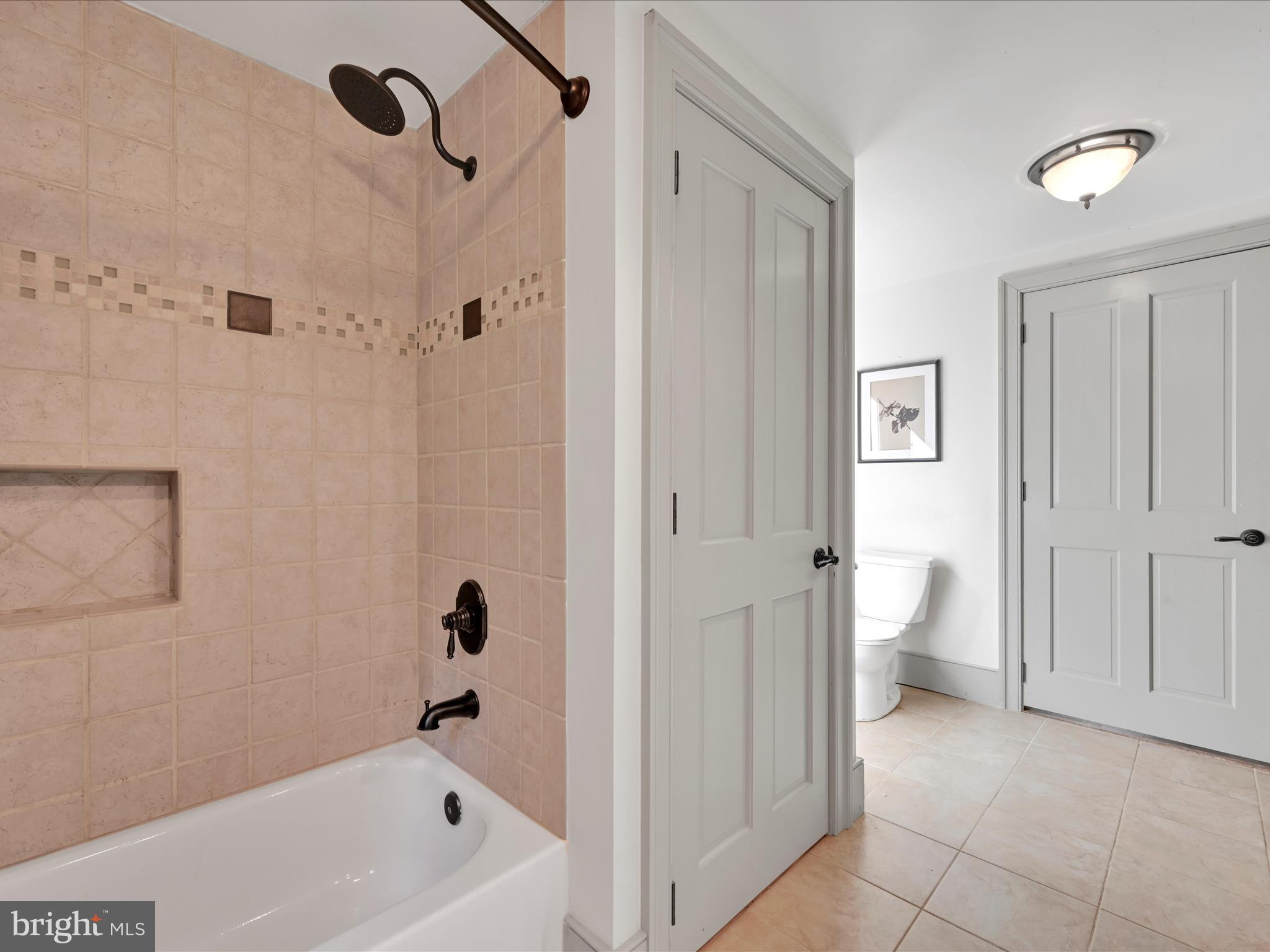 925 Old Road Strasburg, PA 17579 - Photo 15 of 37 1st Floor Bathroom
