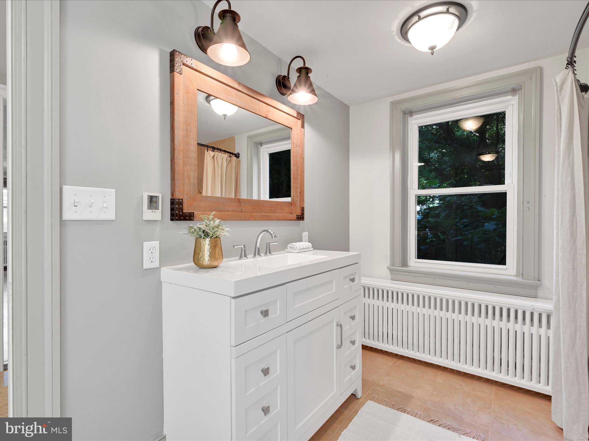 925 Old Road Strasburg, PA 17579 - Photo 16 of 37 1st Floor Bathroom