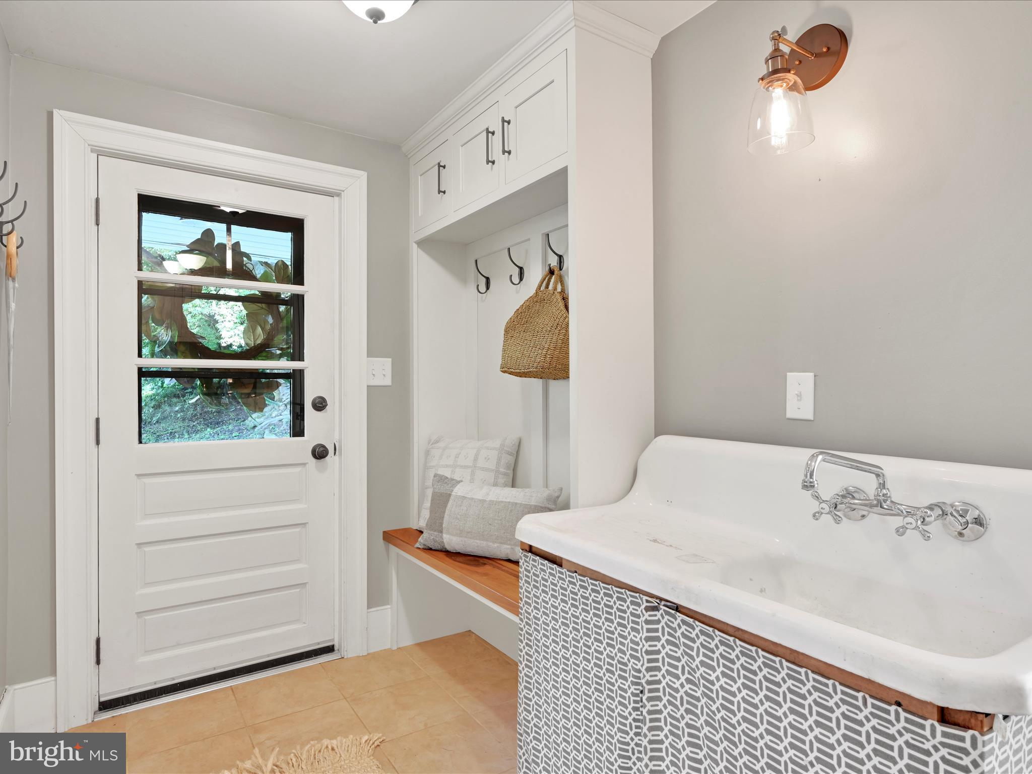 925 Old Road Strasburg, PA 17579 - Photo 18 of 37 Laundry Room