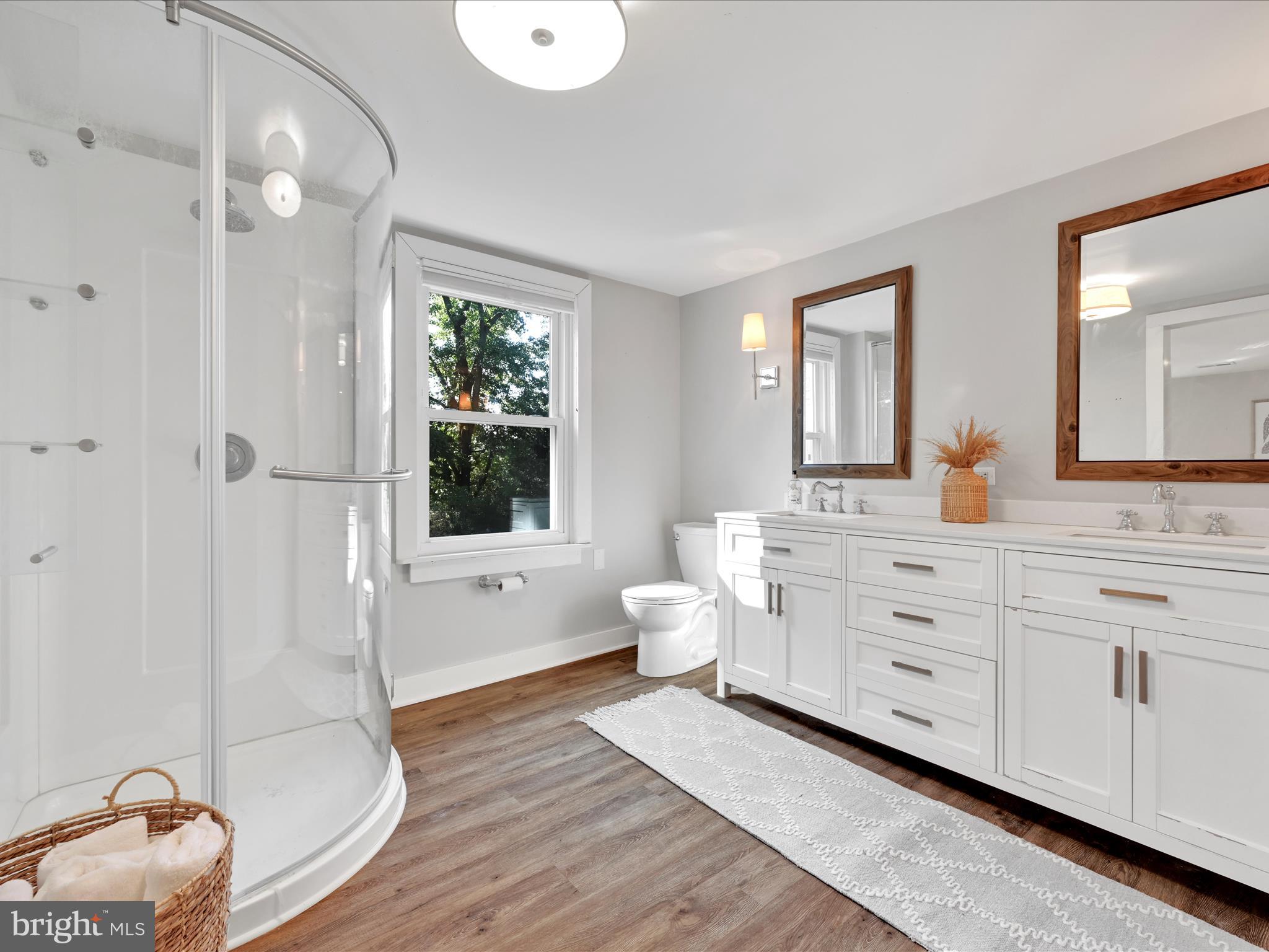 925 Old Road Strasburg, PA 17579 - Photo 23 of 37 2nd Floor Bathroom