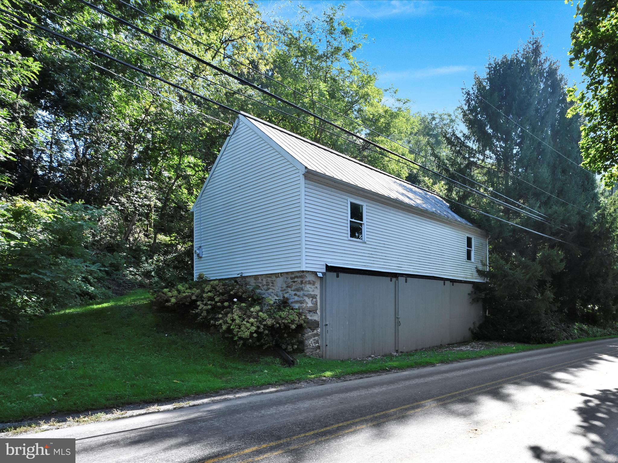 925 Old Road Strasburg, PA 17579 - Photo 33 of 37 Barn from Street