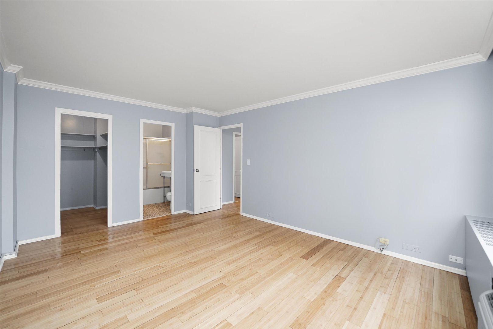 5757 North Sheridan Road, Unit 5J Chicago, IL 60660 - Photo 18 of 44 a view of an empty room with wooden floor