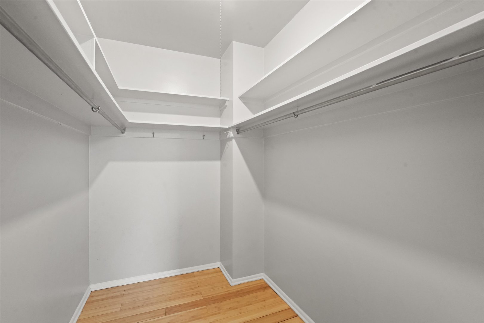 5757 North Sheridan Road, Unit 5J Chicago, IL 60660 - Photo 19 of 44 a view of walk in closet with empty racks