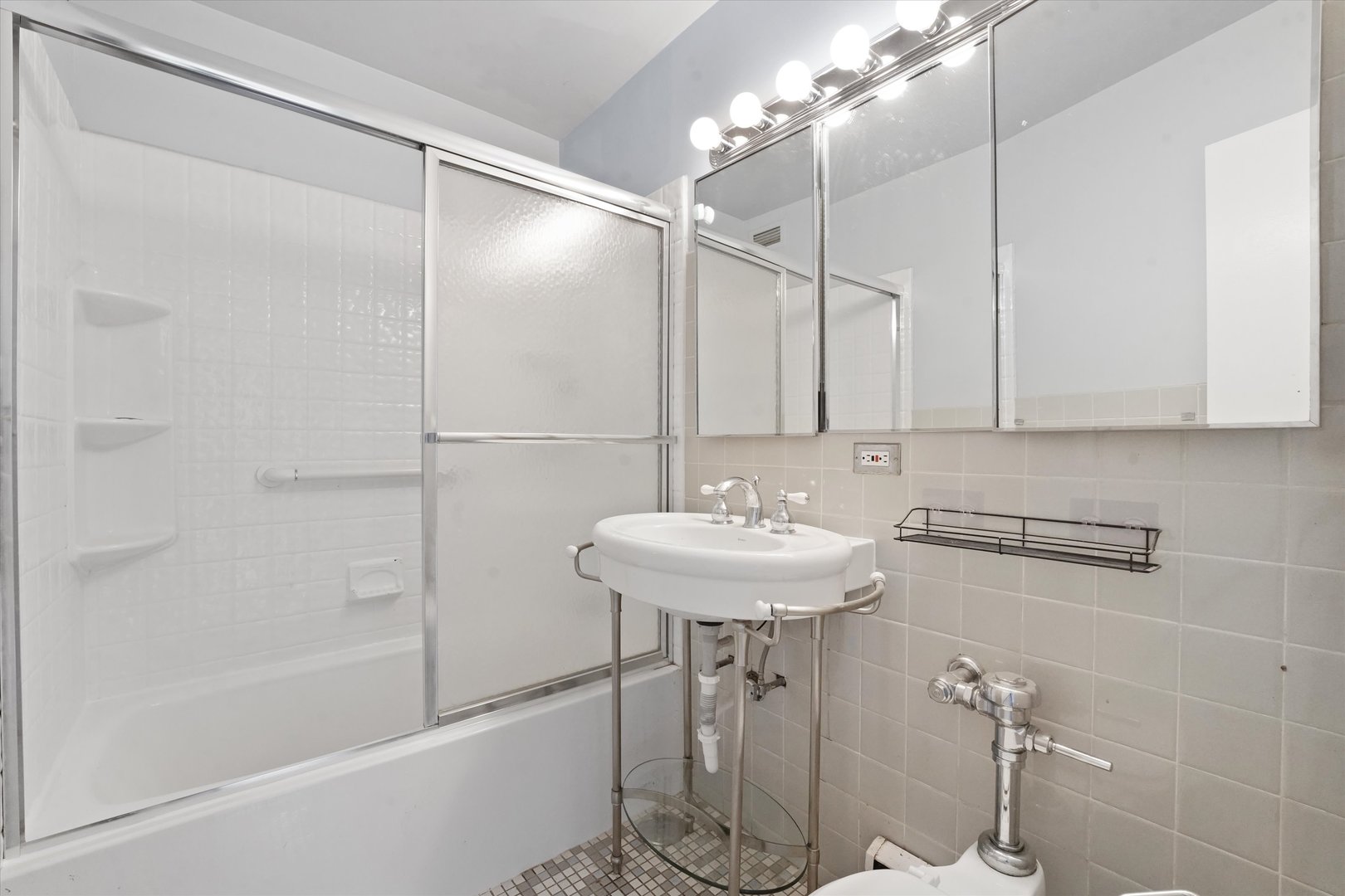 5757 North Sheridan Road, Unit 5J Chicago, IL 60660 - Photo 20 of 44 a bathroom with a sink a mirror and a shower