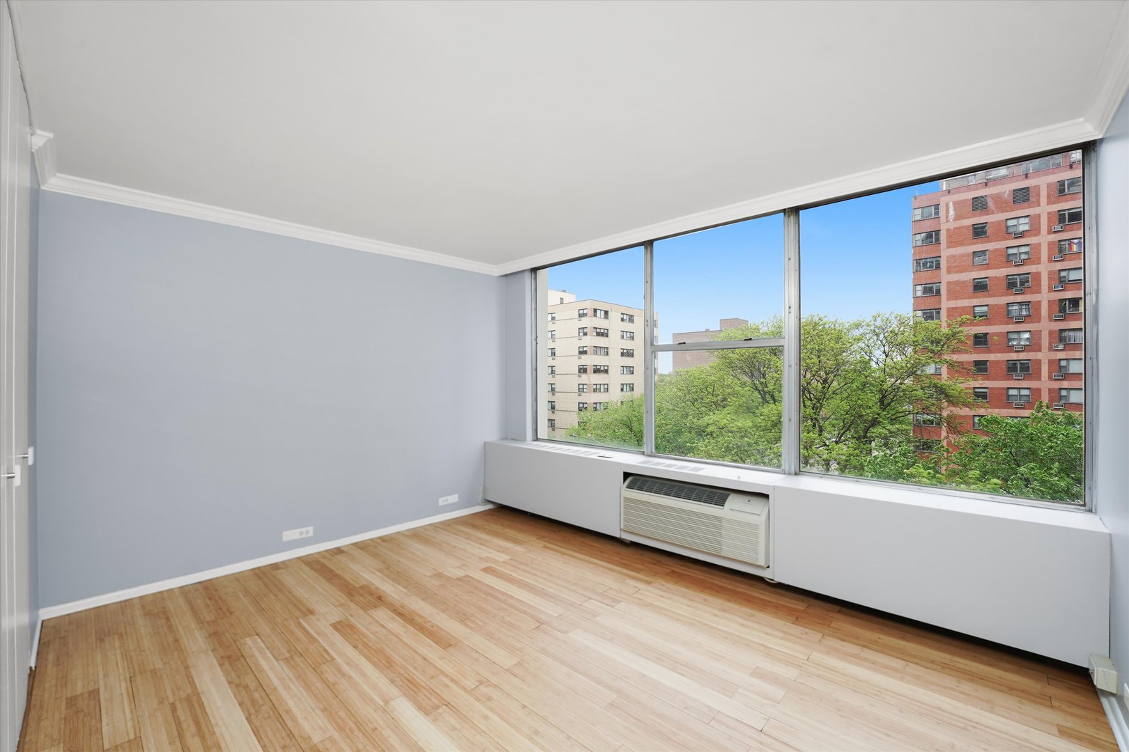 5757 North Sheridan Road, Unit 5J Chicago, IL 60660 - Photo 21 of 44 a view of an empty room and window