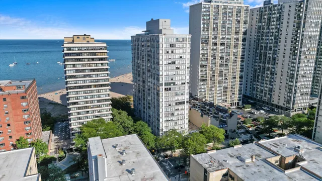 a view of roof with outdoor seating and city view