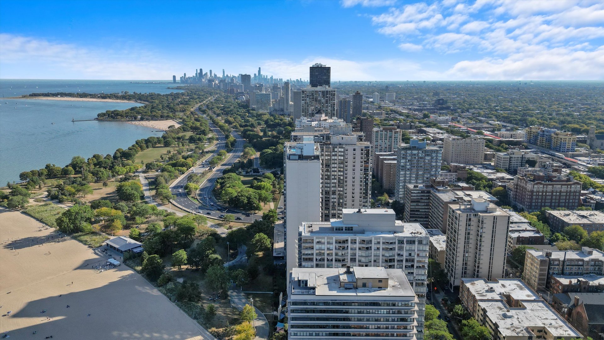 5757 North Sheridan Road, Unit 5J Chicago, IL 60660 - Photo 41 of 44 a view of a city