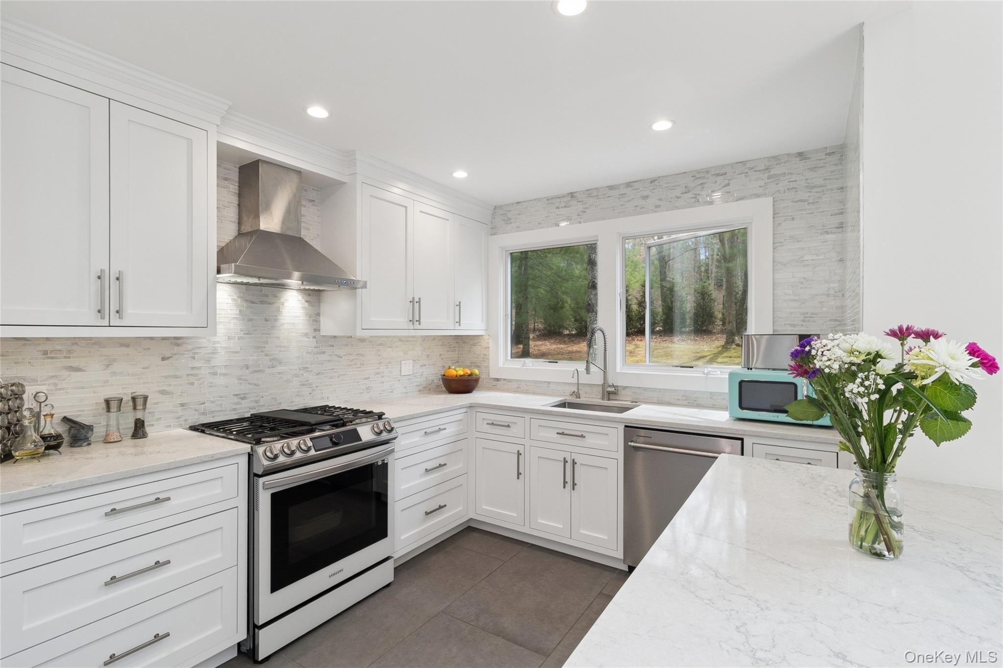 27 Ely Brook Road East Hampton, NY 11937 - Photo 12 of 46