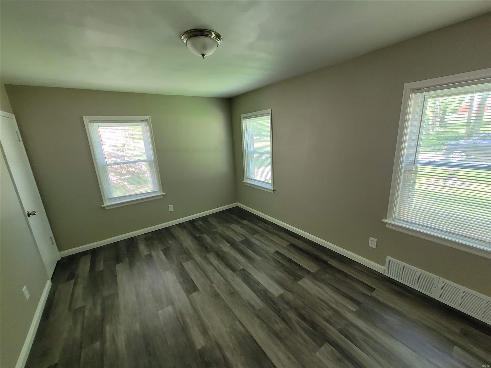 1314 Stein Road St. Louis, MO 63135 - Photo 12 of 29 Gallery Image 12