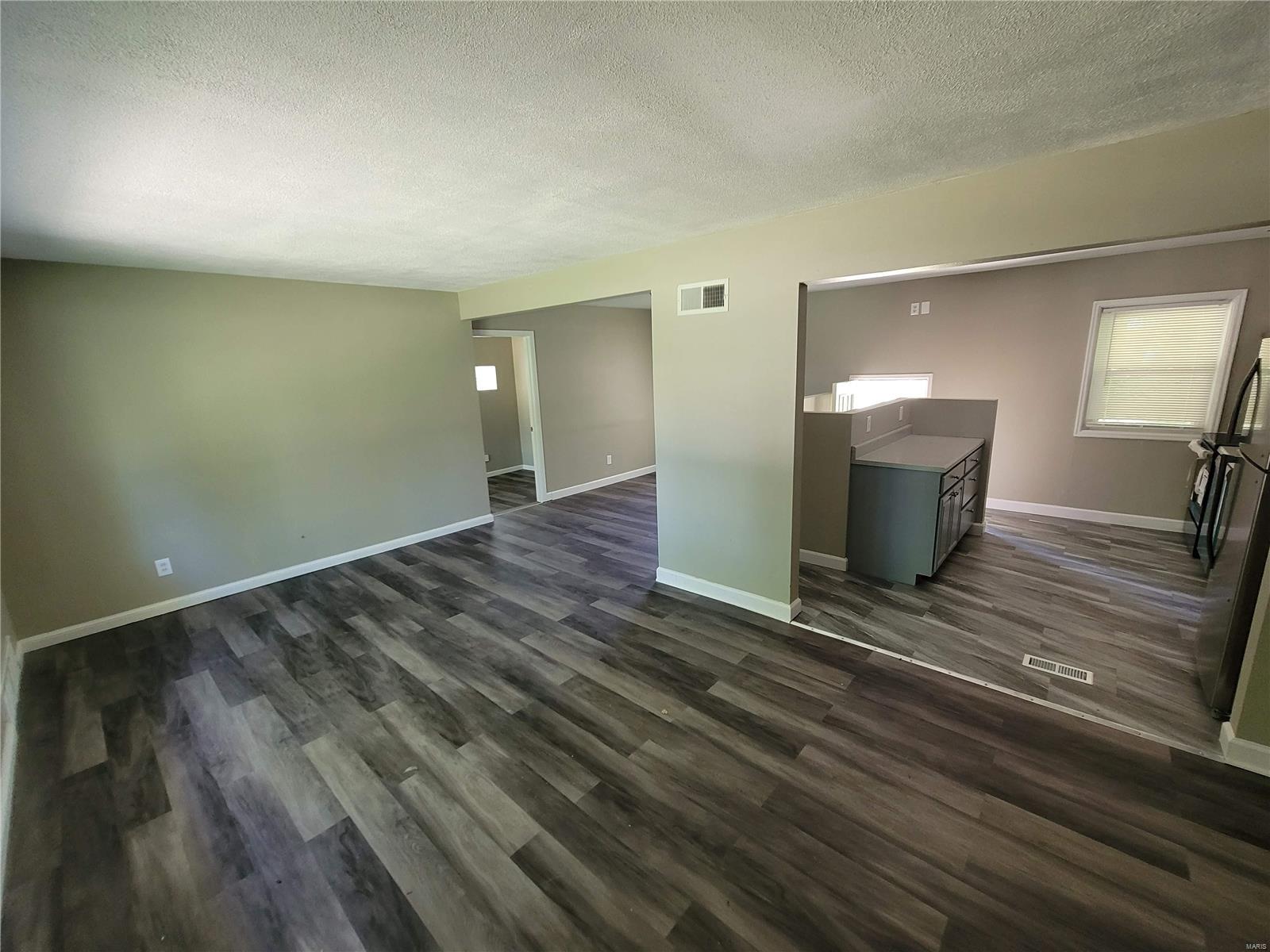 1314 Stein Road St. Louis, MO 63135 - Photo 4 of 29 Gallery Image 4