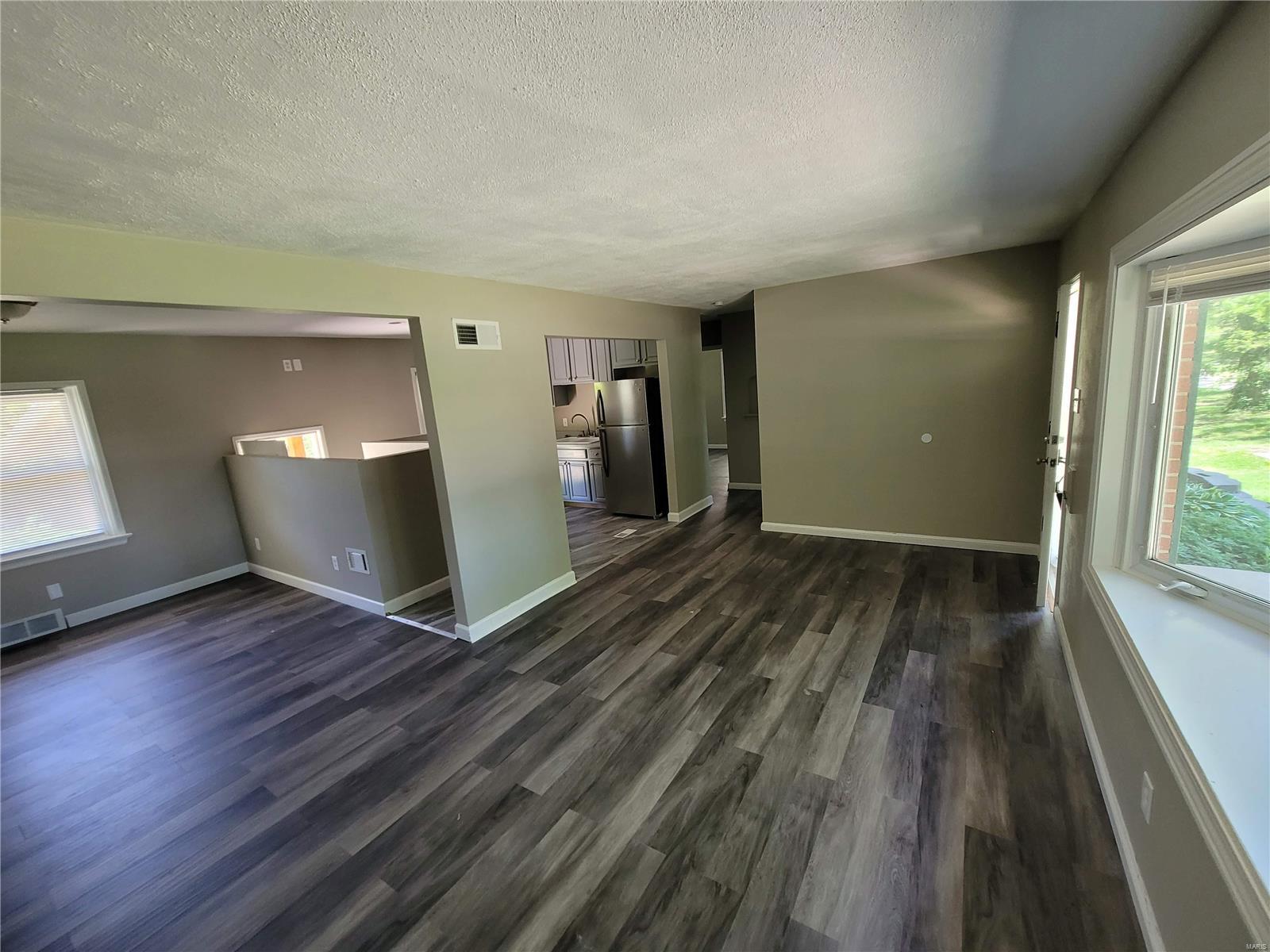 1314 Stein Road St. Louis, MO 63135 - Photo 5 of 29 Gallery Image 5