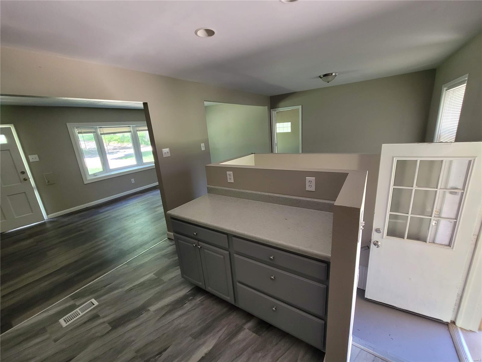 1314 Stein Road St. Louis, MO 63135 - Photo 9 of 29 Gallery Image 9