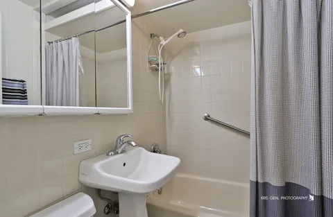 $250,000 | 2431 West Ridgeland Avenue, Waukegan, IL 60085