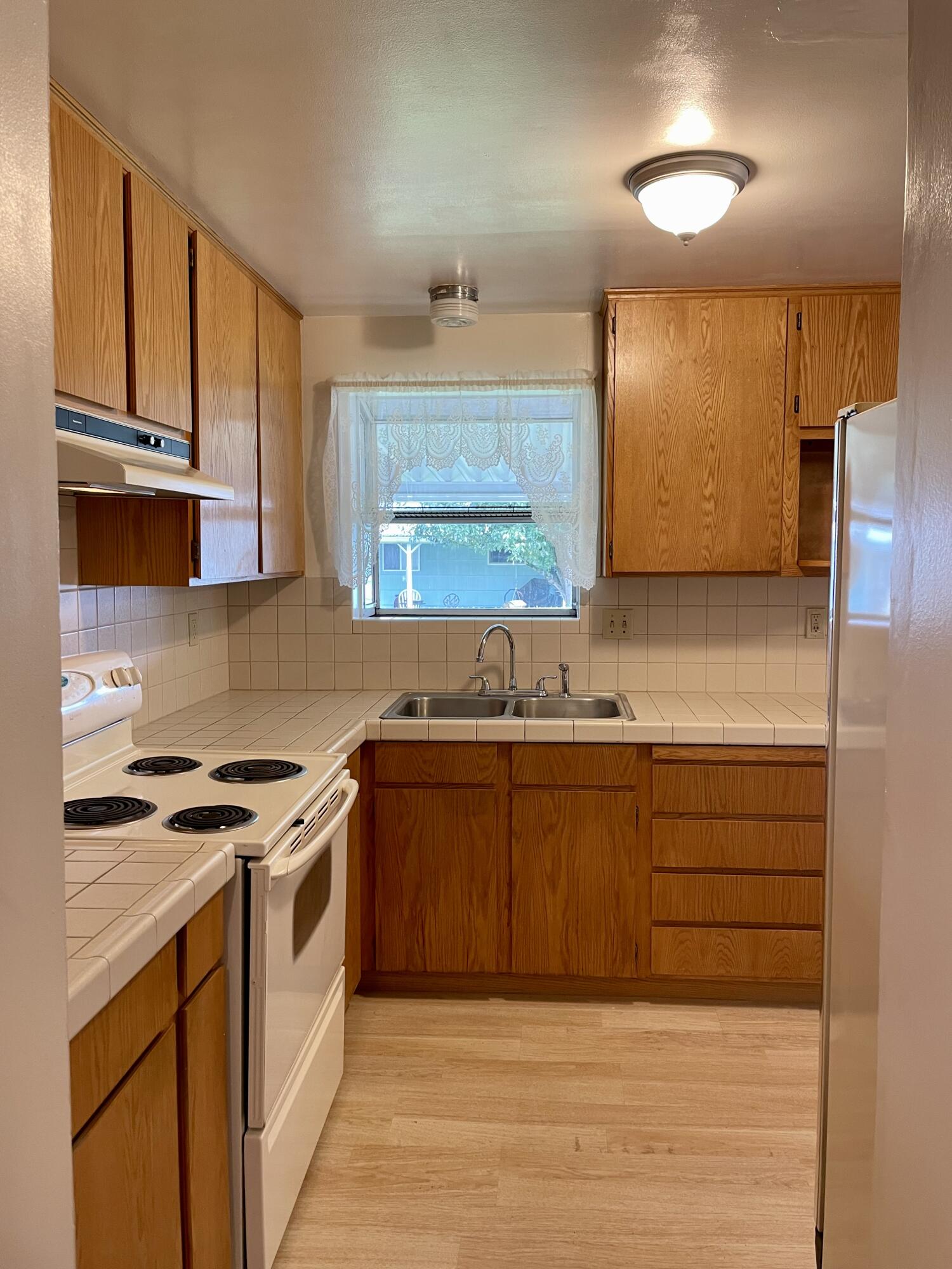 1535 Rainier Road Woodburn, OR 97071 - Photo 5 of 15 13875F51-4512-4015-BE34-7B64DAD57014