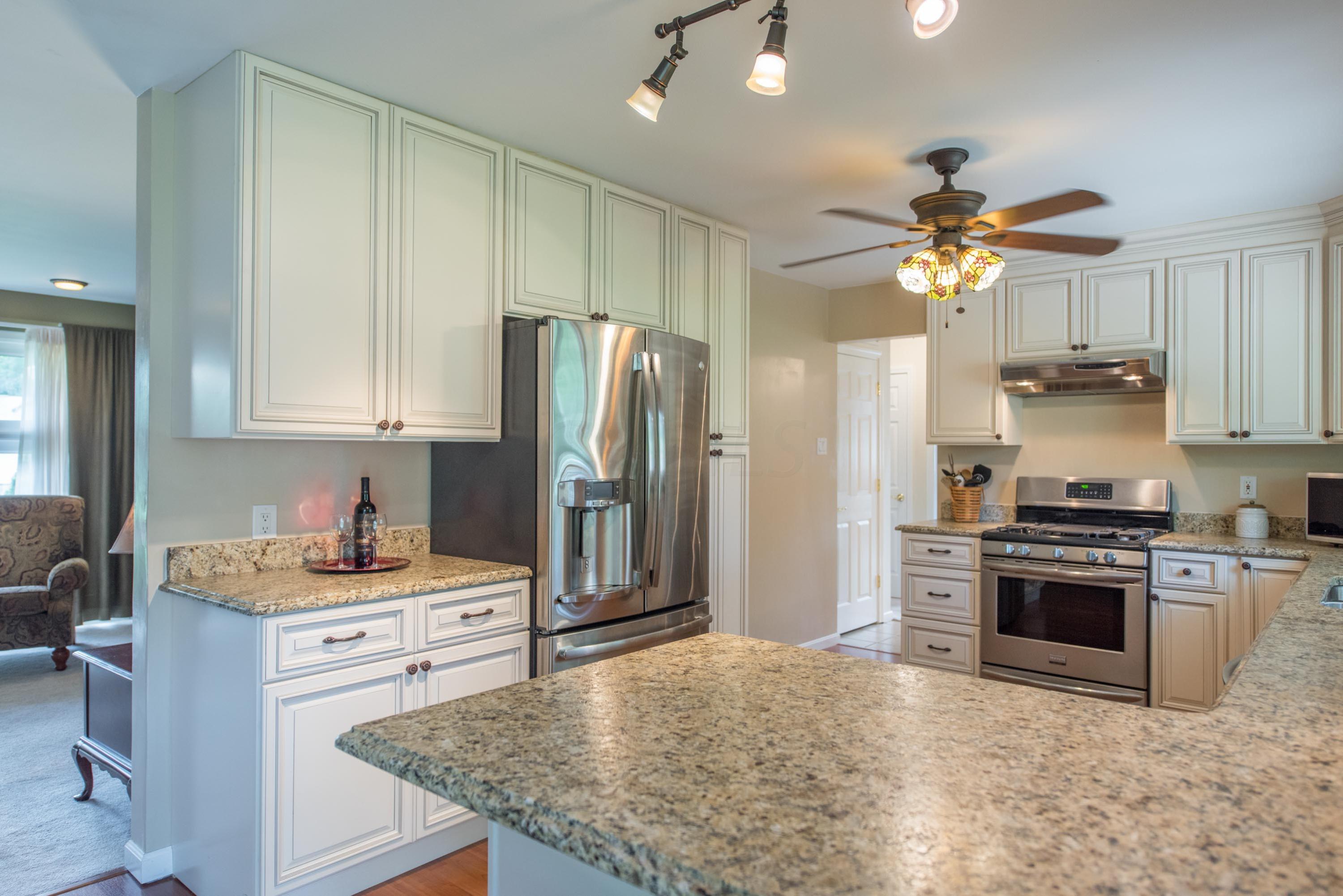 2268 Lytham Road Columbus, OH 43220 - Photo 12 of 30