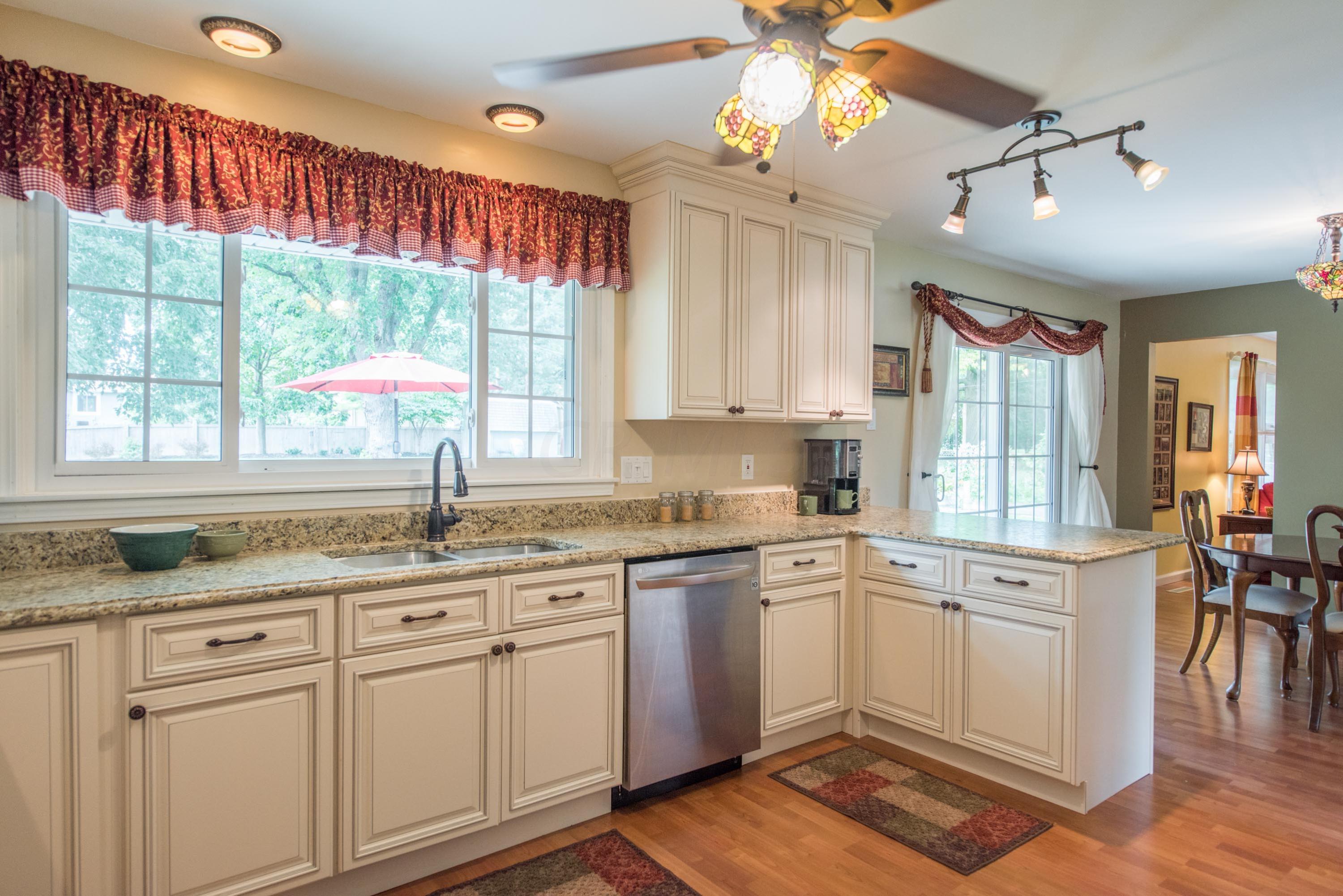 2268 Lytham Road Columbus, OH 43220 - Photo 14 of 30