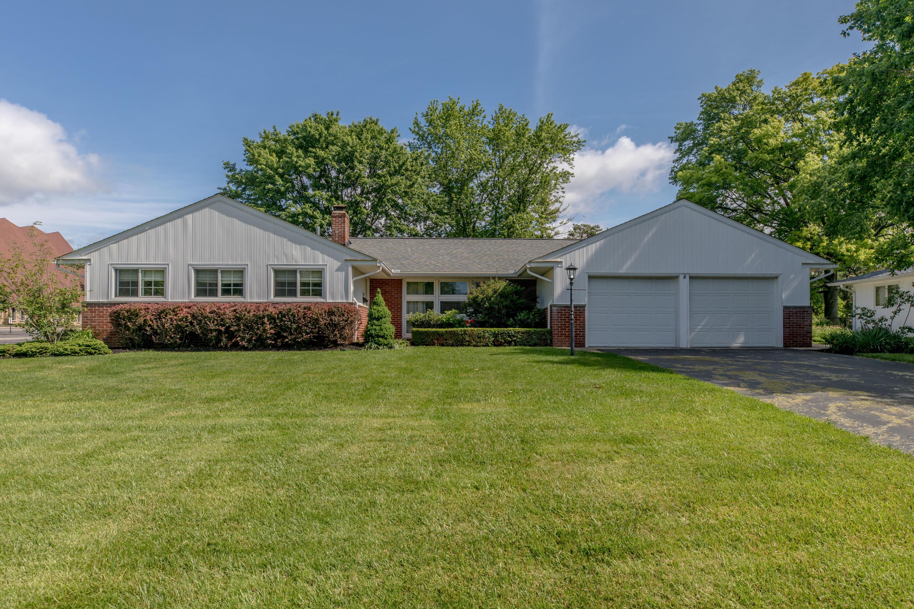 2268 Lytham Road Columbus, OH 43220 - Photo 2 of 30