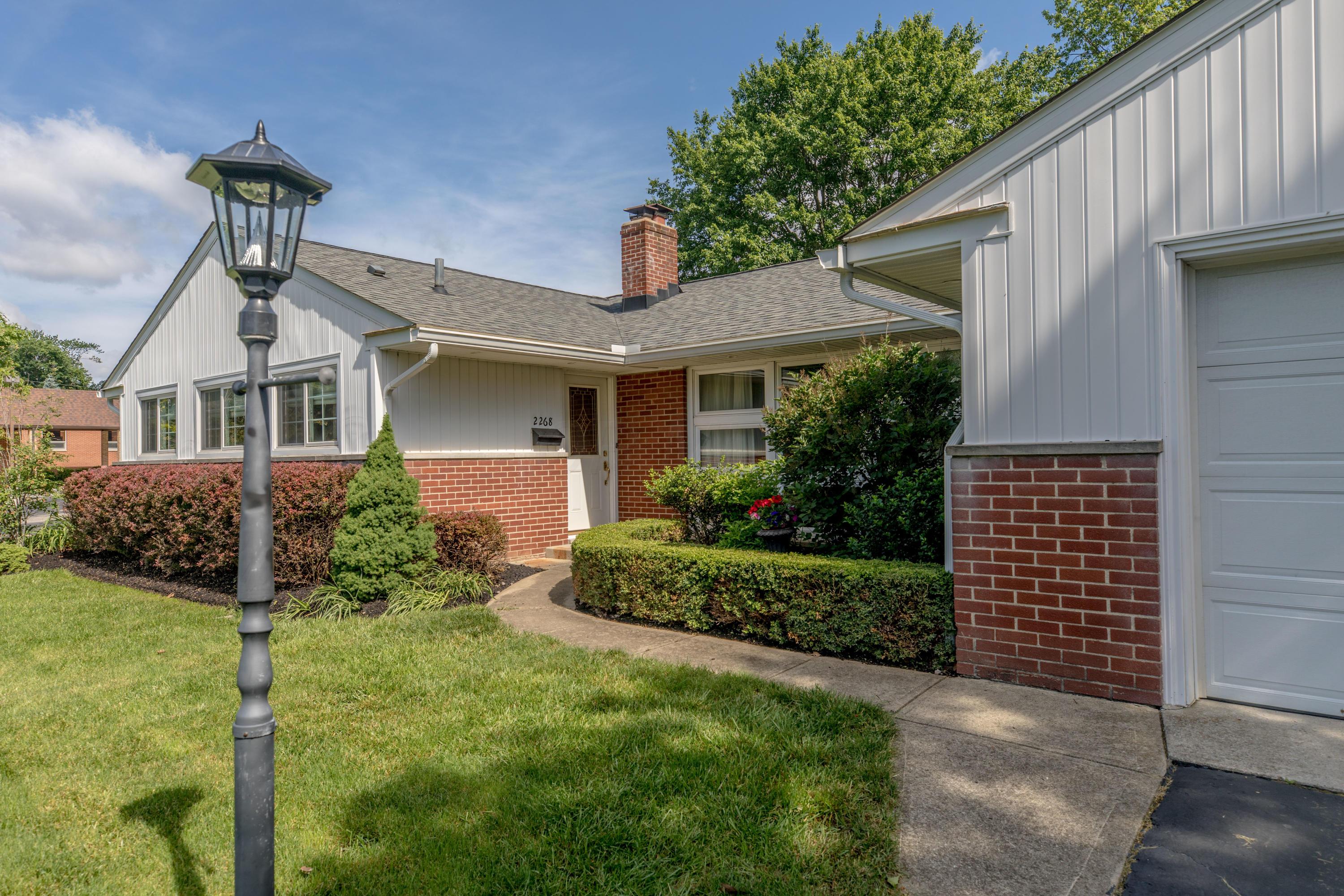 2268 Lytham Road Columbus, OH 43220 - Photo 5 of 30