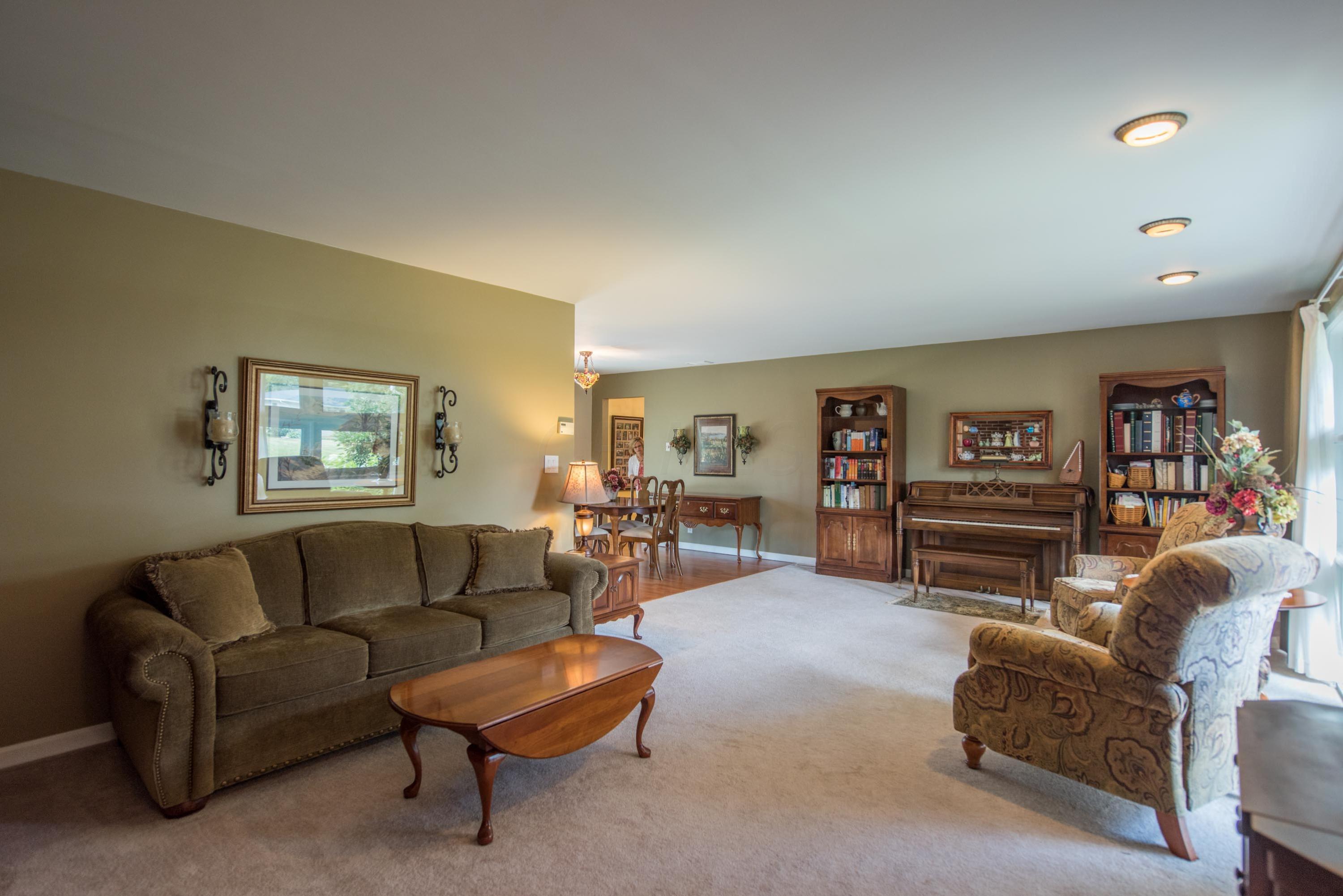 2268 Lytham Road Columbus, OH 43220 - Photo 6 of 30