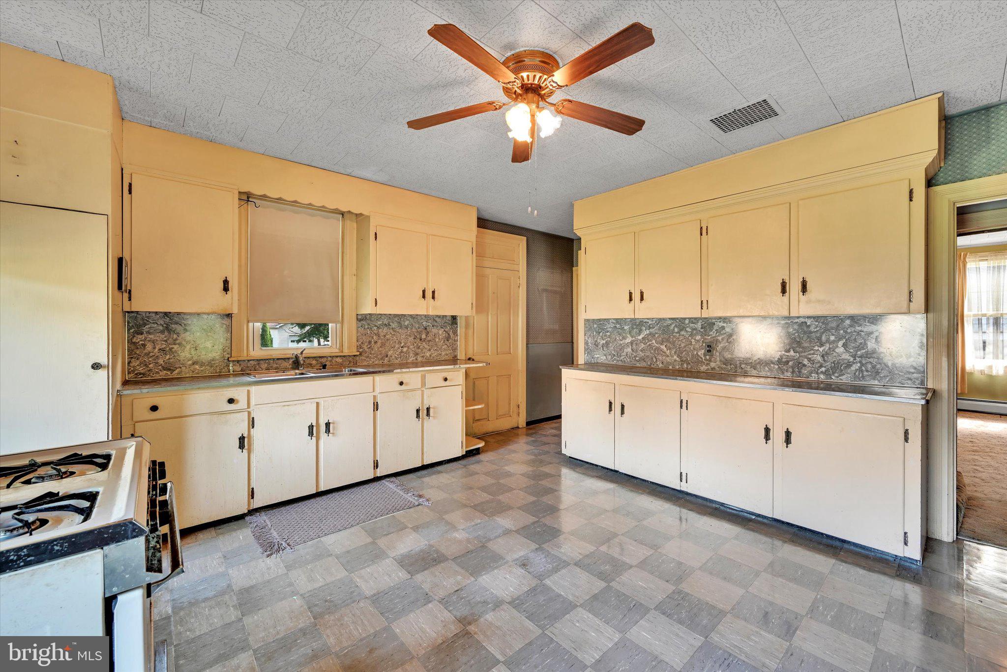 345 Rexmont Road Lebanon, PA 17042 - Photo 6 of 31 Gallery Image 6