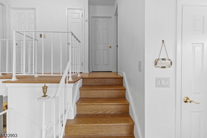 31 Ridge Court Cedar Grove, NJ 07009 - Photo 14 of 33