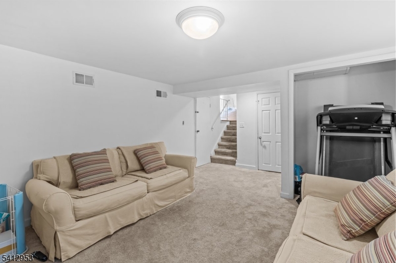 31 Ridge Court Cedar Grove, NJ 07009 - Photo 27 of 33