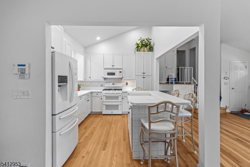 31 Ridge Court Cedar Grove, NJ 07009 - Photo 8 of 33