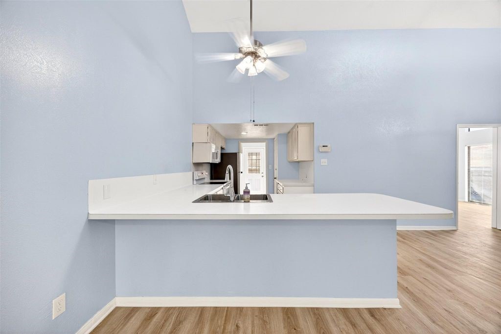 17 April Point Drive North Conroe, TX 77356 - Photo 20 of 42 a room with table and chairs