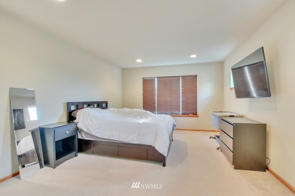 4416 Northeast 3rd Lane Renton, WA 98059 - Photo 13 of 24