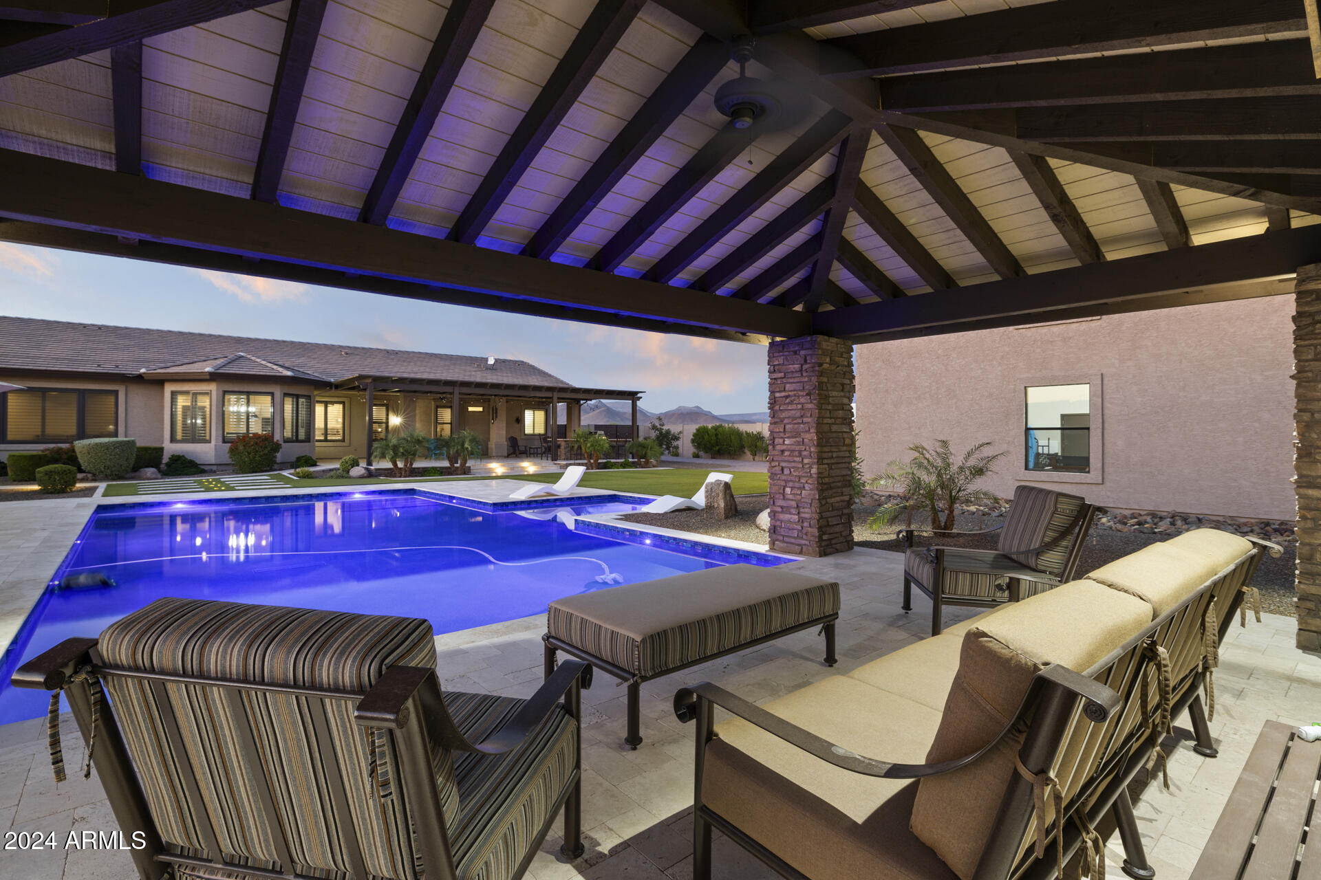 21 West Cloud Road Phoenix, AZ 85086 - Photo 72 of 97 1-187