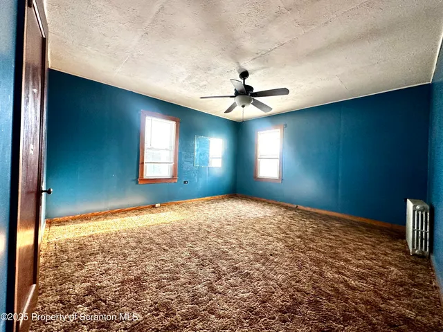 a view of empty room with window