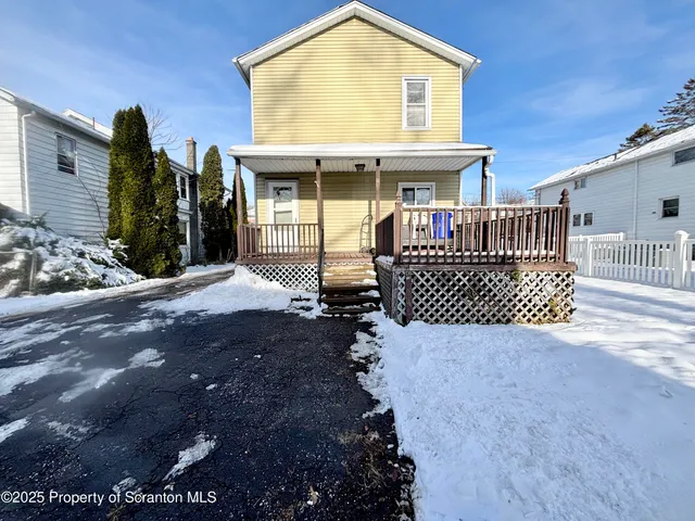 a view of a house with backyard and porch