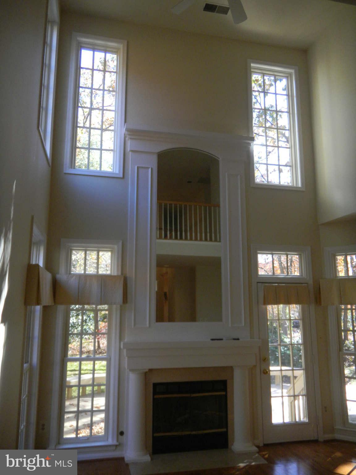 11409 Hollow Timber Way Reston, VA 20194 - Photo 4 of 21 Living Room