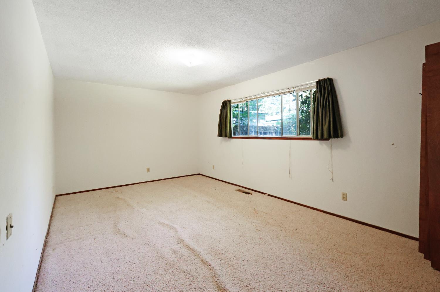 19688 Murphy Road Pine Grove, CA 95665 - Photo 5 of 8 an empty room with windows