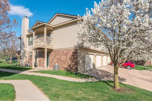 $1,700 | 212 Commons Court, Saline, MI 48176